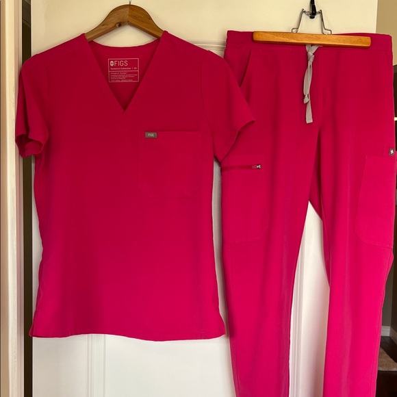 Figs Other - Figs Women's Scrub Set in rare Shocking Pink